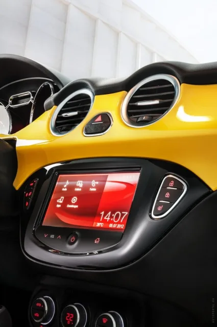 Opel Adam 1.2 MT Essentia — 5