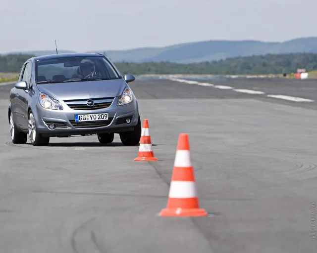 Opel Corsa 1.2 AT Essentia — 25