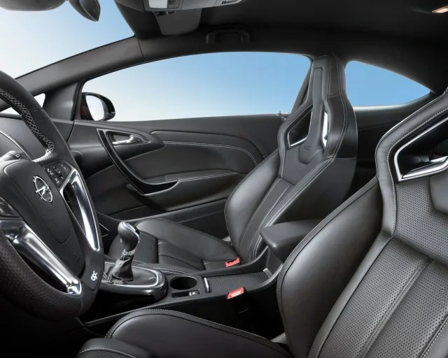 Opel Astra OPC хетчбек — 3
