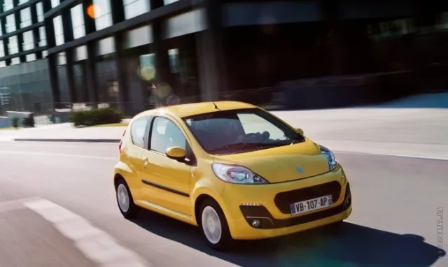 Peugeot 107 2013 3-дверний хетчбек — 3