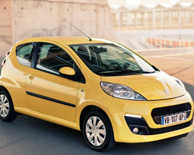 Peugeot 107 2013 3-дверний хетчбек — 2