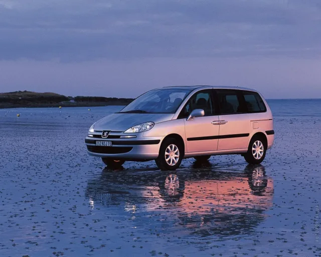 Peugeot 807 2.0D MT SR — 13