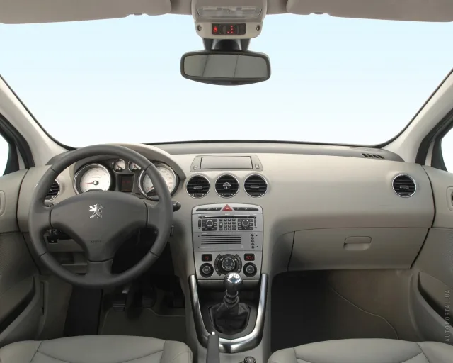 Peugeot 308 2008 hatchback — 3