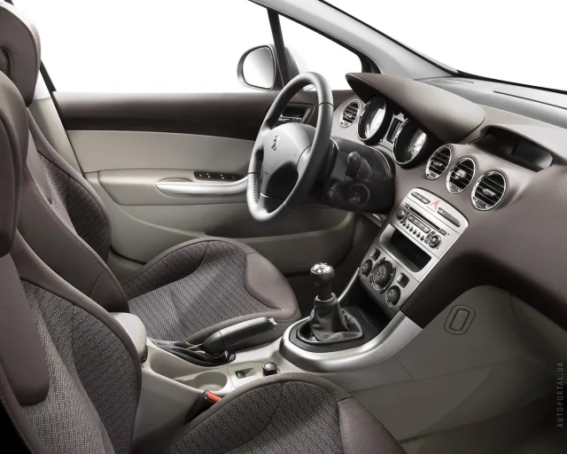 Peugeot 308 2008 hatchback — 5