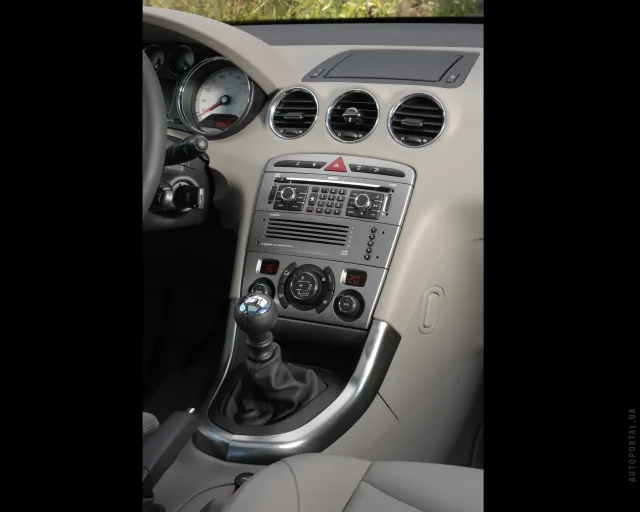 Peugeot 308 2008 hatchback — 13