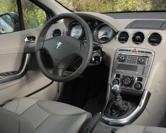 Peugeot 308 2008 hatchback — 11