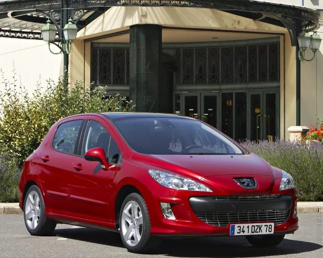 Peugeot 308 2008 hatchback — 17