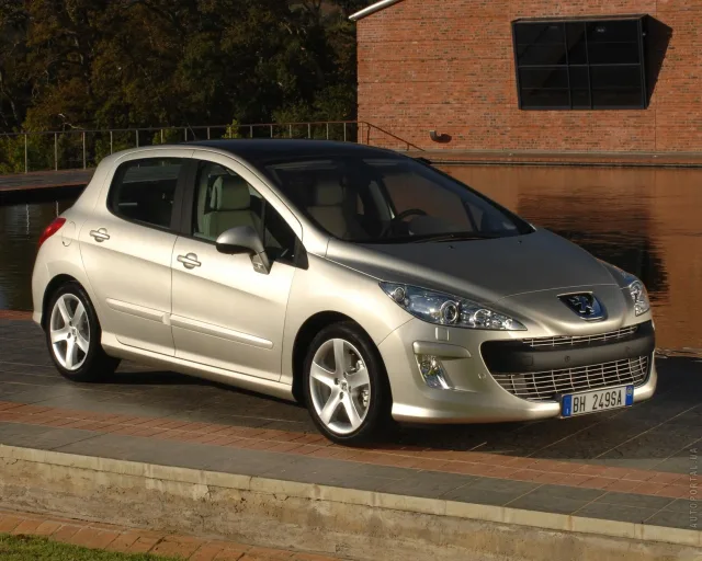 Peugeot 308 2008 hatchback — 22
