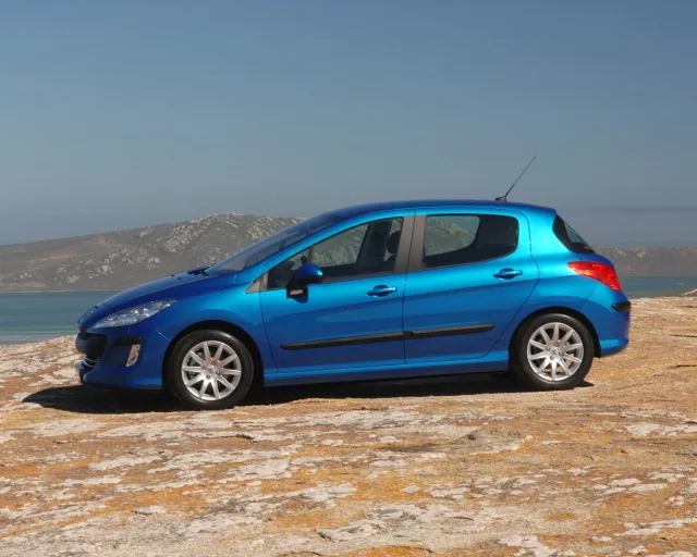 Peugeot 308 2008 hatchback — 21