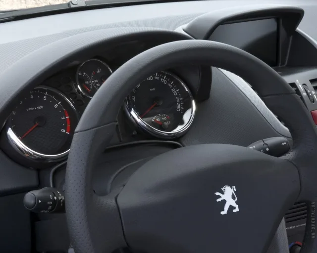 Peugeot 207 1.4 MT Active — 9