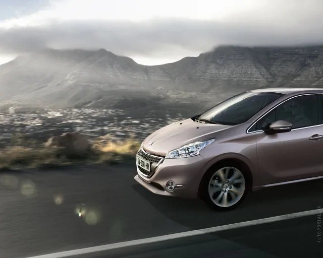Peugeot 208 5d (Пежо 208) 5-ти дверный хэтчбек — 10