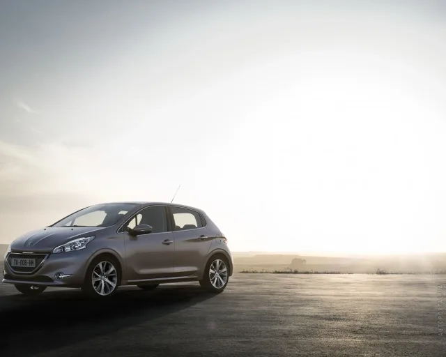 Peugeot 208 5d (Пежо 208) 5-ти дверный хэтчбек — 11