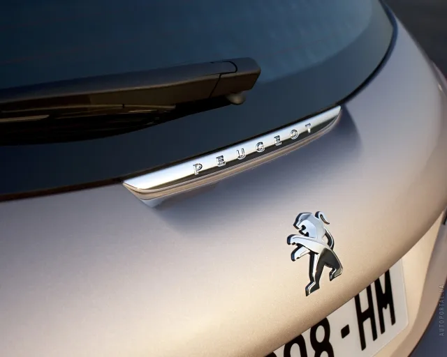 Peugeot 208 5d (Пежо 208) 5-ти дверный хэтчбек — 15