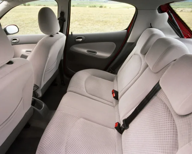 Peugeot 206 3-дверний хетчбек — 5