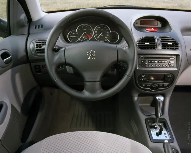 Peugeot 206 3-дверний хетчбек — 4