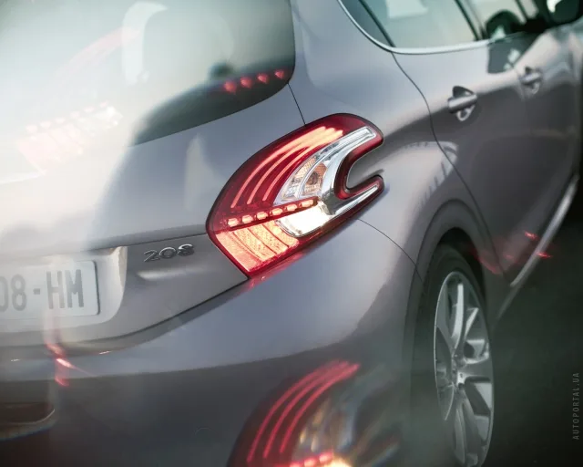 Peugeot 208 5d (Пежо 208) 5-ти дверный хэтчбек — 16
