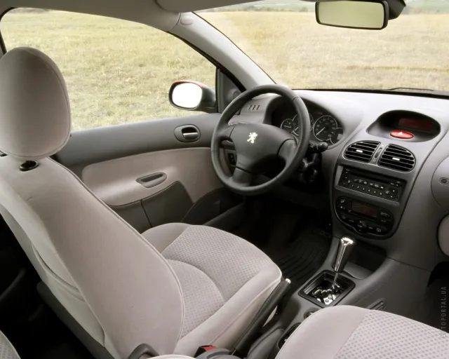Peugeot 206 3-дверний хетчбек — 7