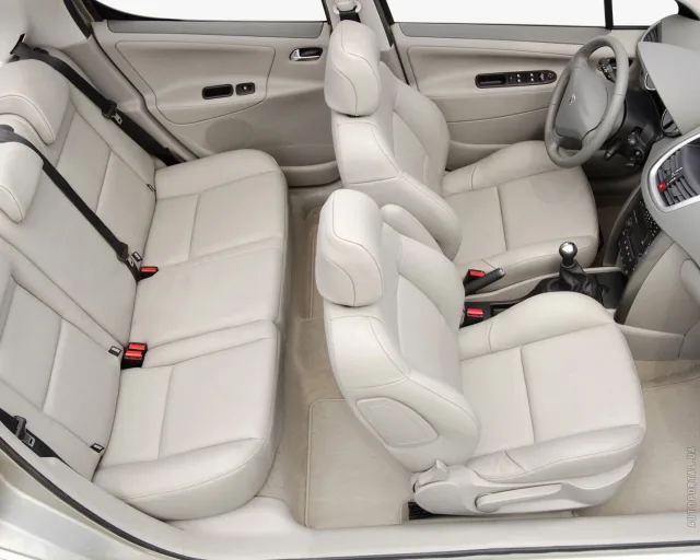 Peugeot 207 5-door hatchback — 4