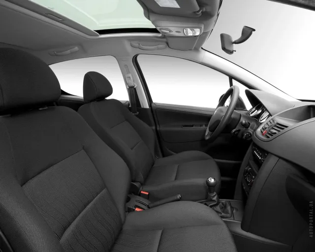 Peugeot 207 5-door hatchback — 9