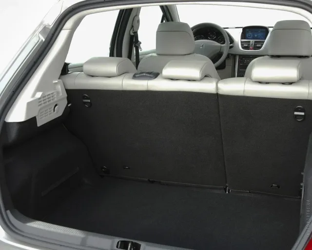 Peugeot 207 5-door hatchback — 14