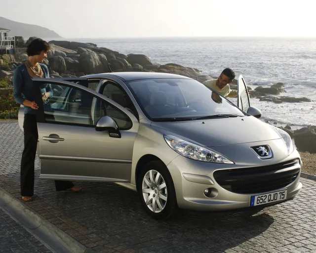 Peugeot 207 5-door hatchback — 17