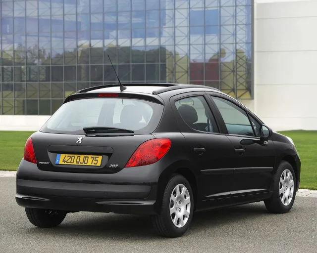Peugeot 207 5-door hatchback — 25