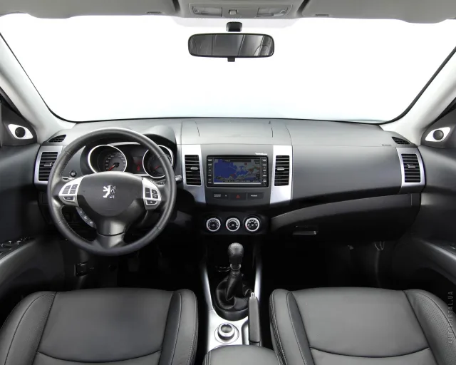 Peugeot 4007 кросовер — 12