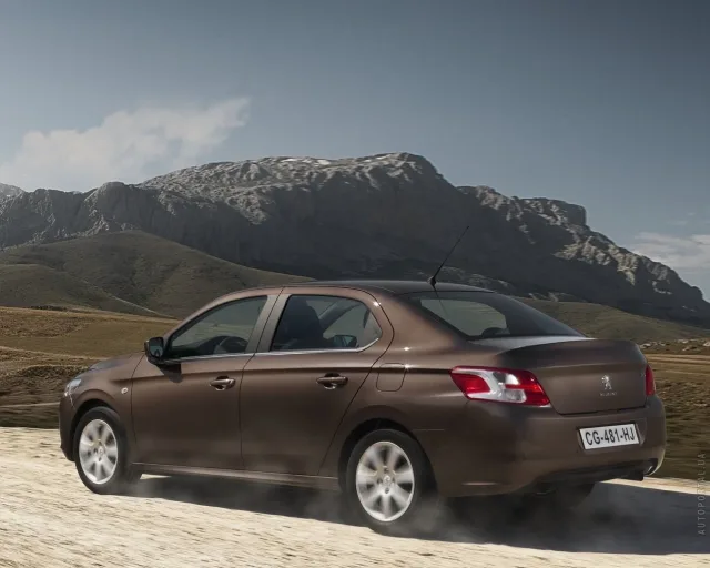 Peugeot 301 2012 sedan — 7