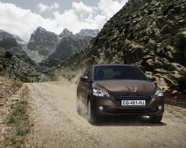 Peugeot 301 2012 sedan — 5