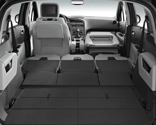 Peugeot 5008 1.6 MT — 9