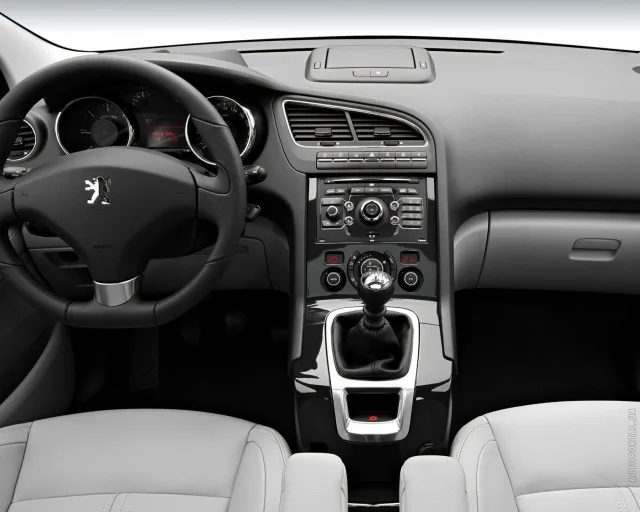 Peugeot 5008 1.6 MT — 10