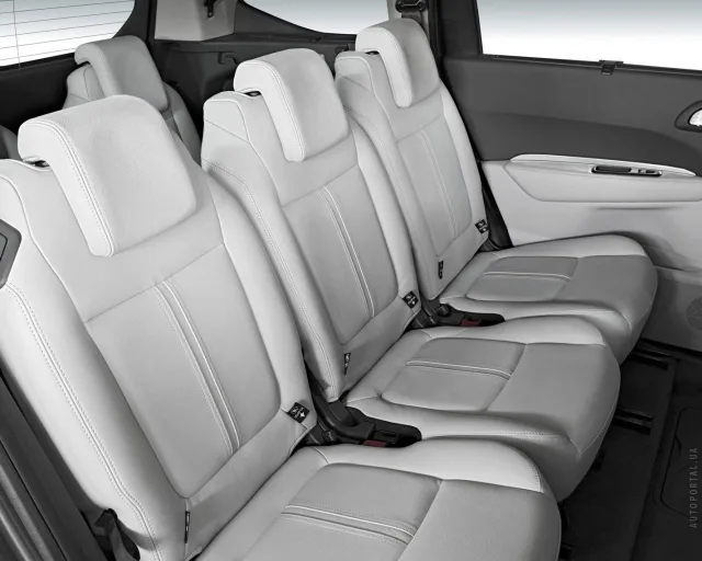 Peugeot 5008 1.6 MT — 14