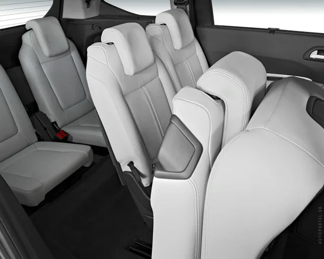 Peugeot 5008 1.6 MT — 23