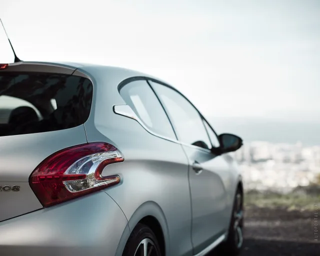 Peugeot 208 1.0 MT Access — 22