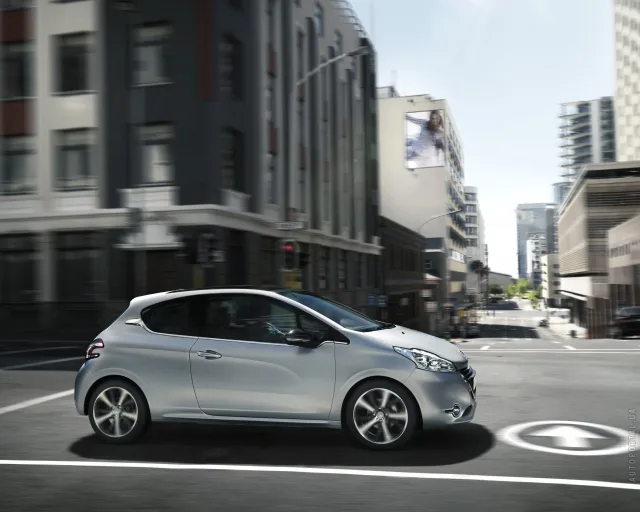 Peugeot 208 1.0 MT Access — 11