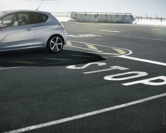 Peugeot 208 1.0 MT Access — 16
