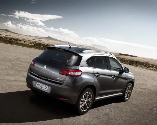 Peugeot 4008 2.0 4WD MT Active — 12