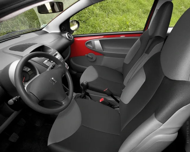 Peugeot 107 1.0 MT Black&Silver — 3