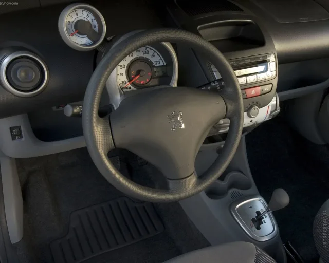 Peugeot 107 1.0 MT Black&Silver — 6