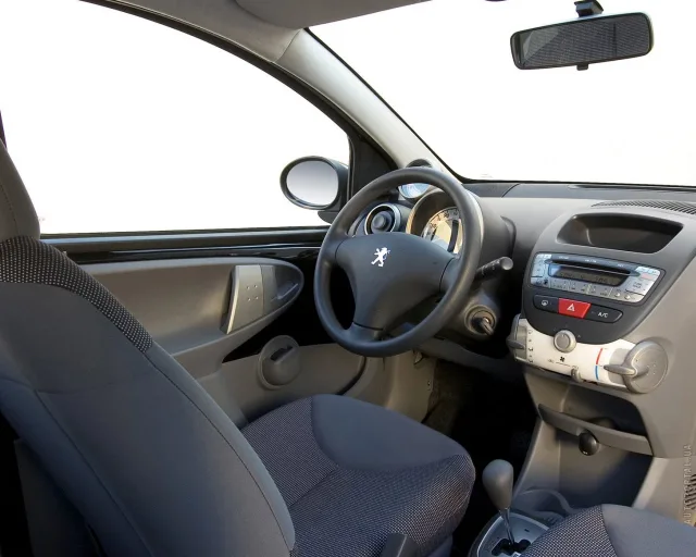 Peugeot 107 1.0 MT Black&Silver — 4