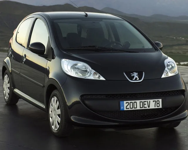 Peugeot 107 1.0 MT Black&Silver — 11