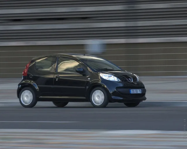 Peugeot 107 1.0 MT Black&Silver — 10