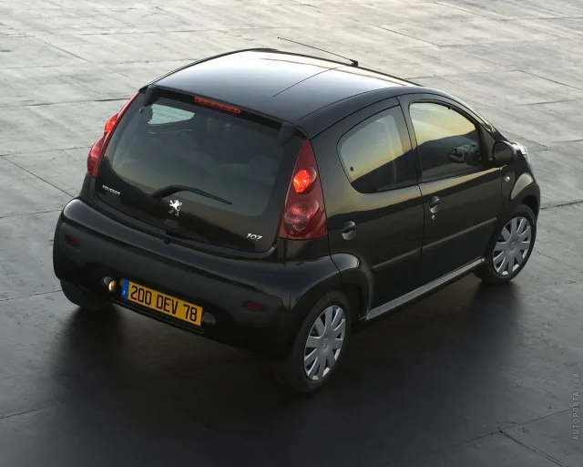 Peugeot 107 1.0 MT Black&Silver — 9