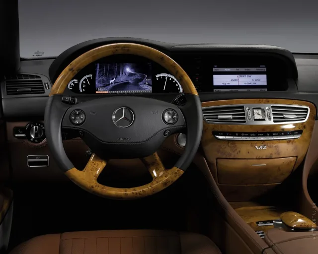 Mercedes-Benz CL 65 AMG AT — 12