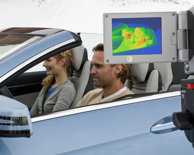 Mercedes-Benz E-Class Cabriolet 2009 (Мерседес Бенц Е-Класс) кабриолет — 16