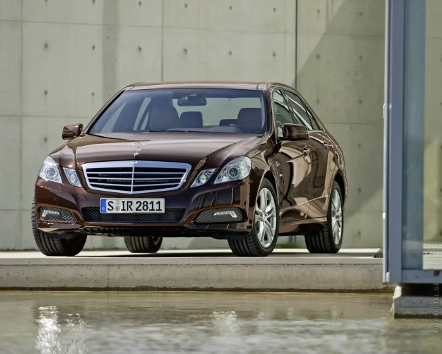 Mercedes-Benz E-Class W212 седан — 17