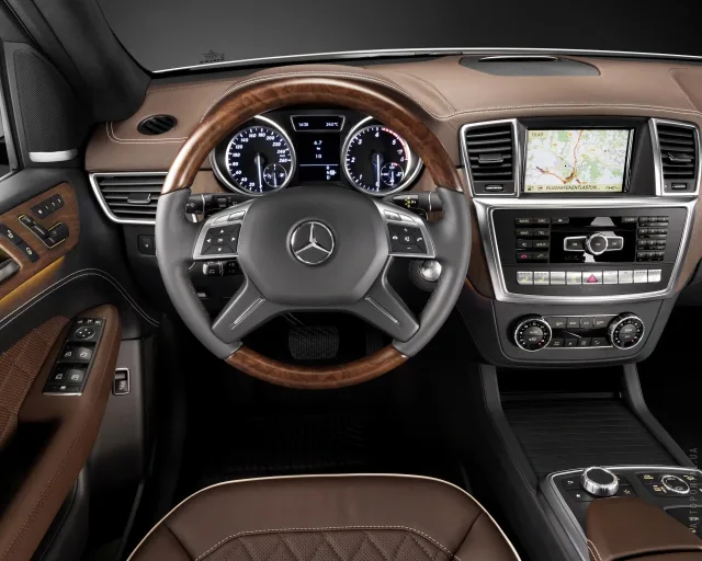 Mercedes-Benz M-Class 2012 кросовер — 5