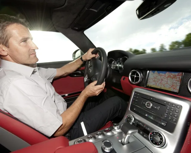 Mercedes-Benz SLS AMG (Мерседес Бенц СЛС АМГ) спорткар — 12