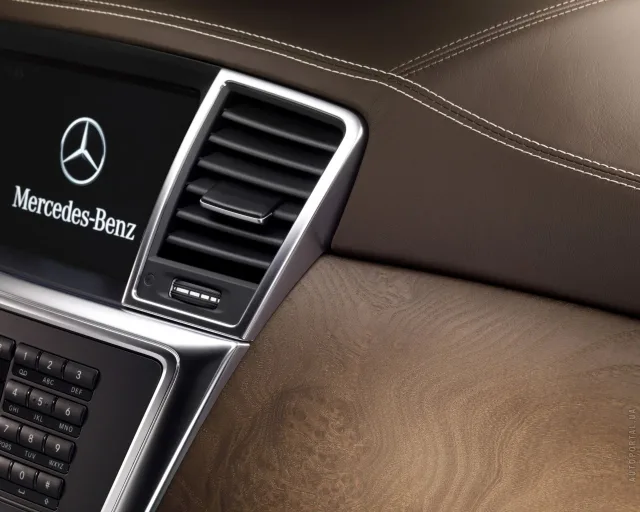 Mercedes-Benz M-Class 2012 кросовер — 13