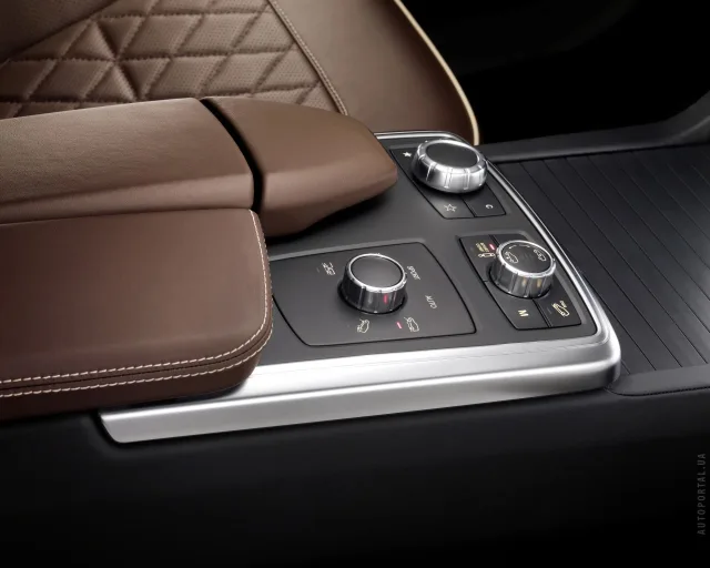 Mercedes-Benz M-Class 2012 кросовер — 10